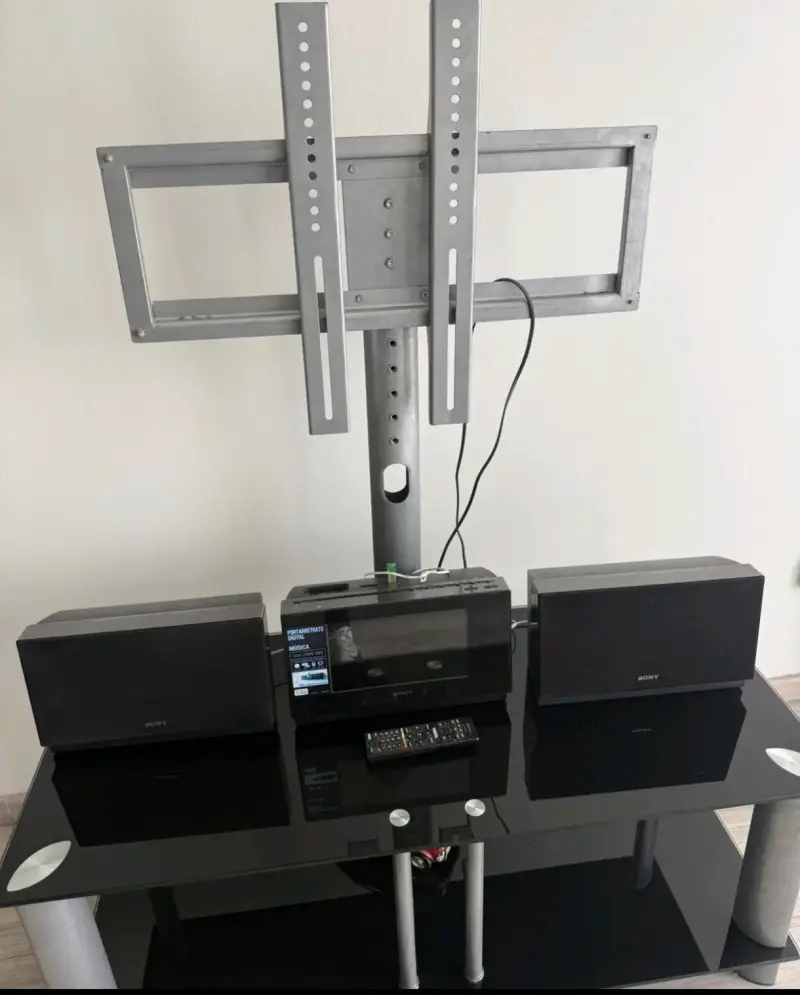Sistema de sonido Sony con soporte