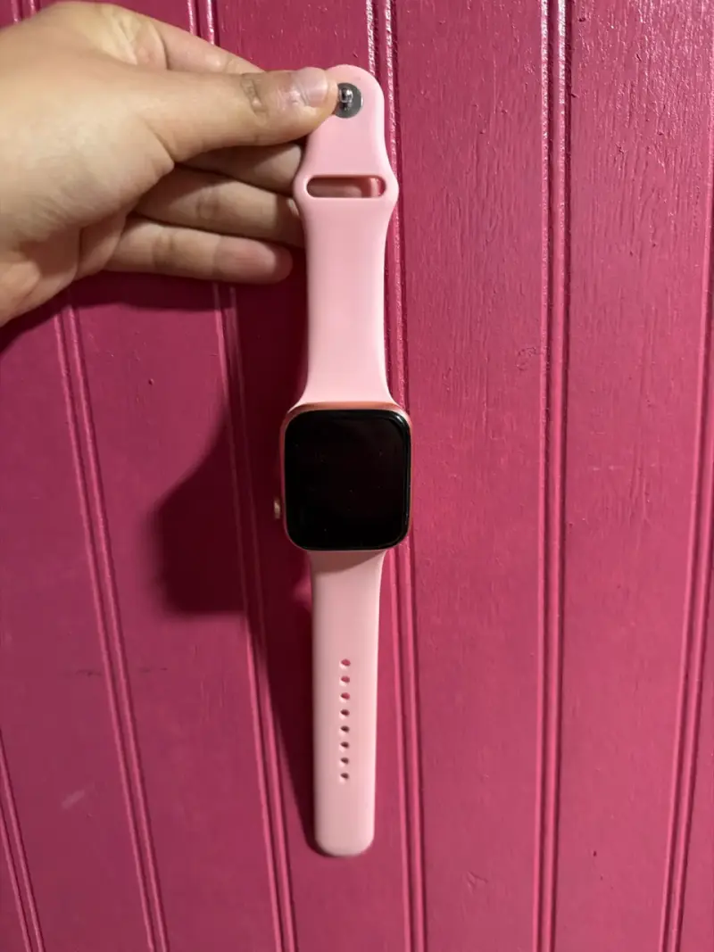 Reloj digital rosa con correa