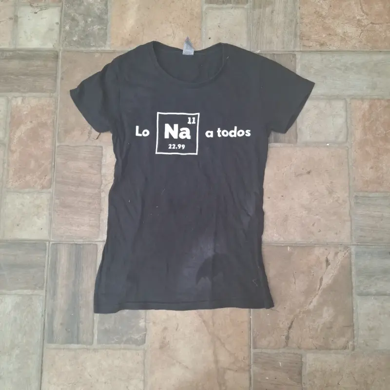 Polera negra con mensaje divertido - 1