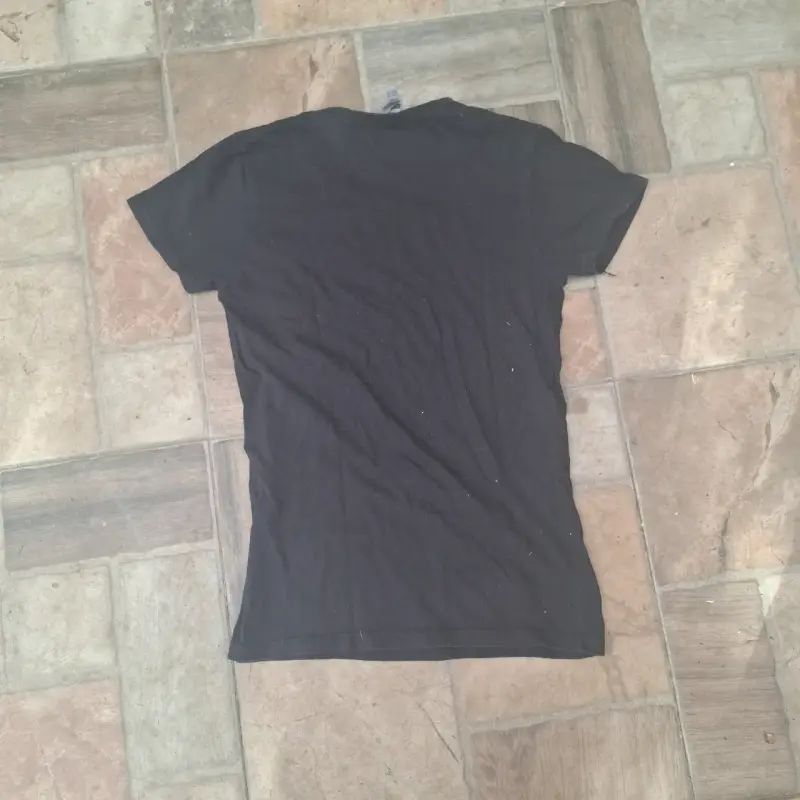 Polera negra con mensaje divertido - 2
