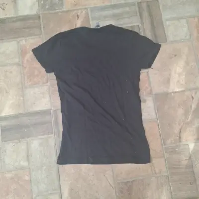 Polera negra con mensaje divertido - miniatura 2