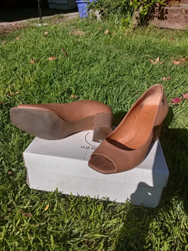 Zapatos de tacón abiertos café - 1
