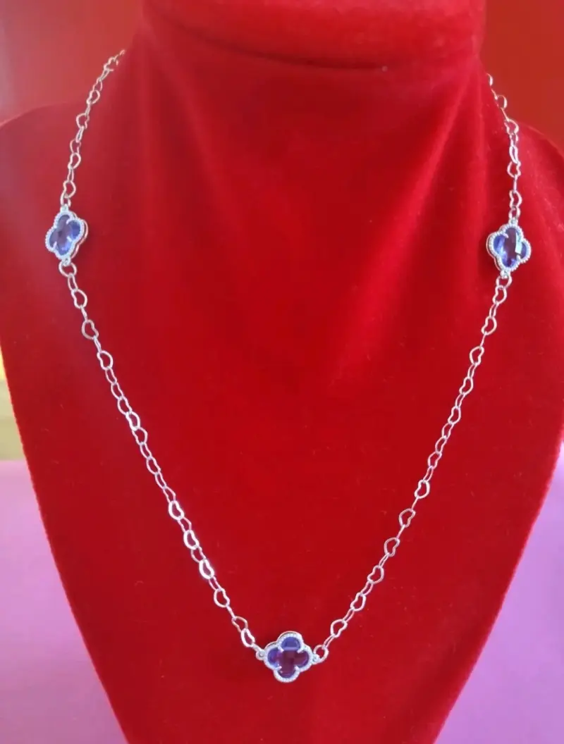 Collar con colgante van cleef morado