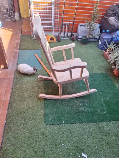 Silla mecedora de madera - miniatura 2