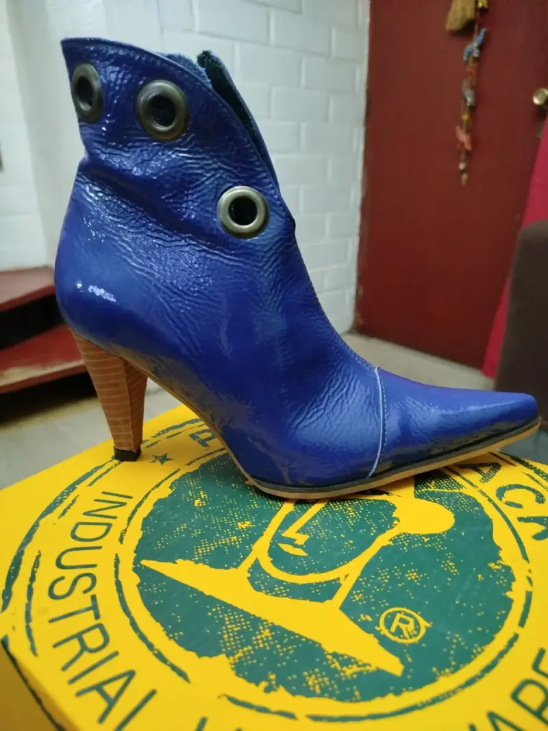 Botines azules de cuero