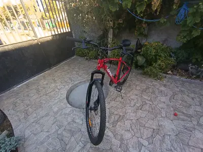 Bicicleta Alpina roja - miniatura 3