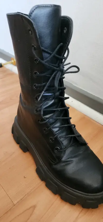 Botas negras estilo milico - miniatura 2
