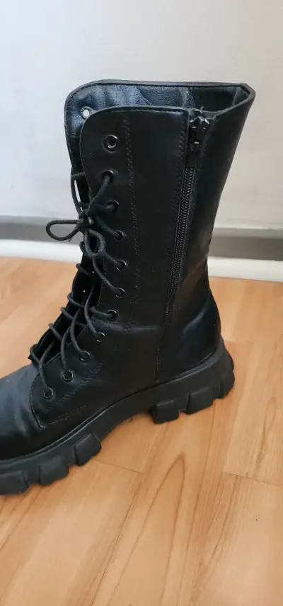 Botas negras estilo milico - miniatura 3