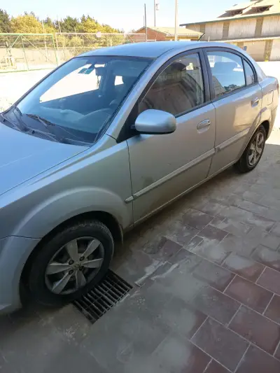 Auto Kia año 2010 - miniatura 5