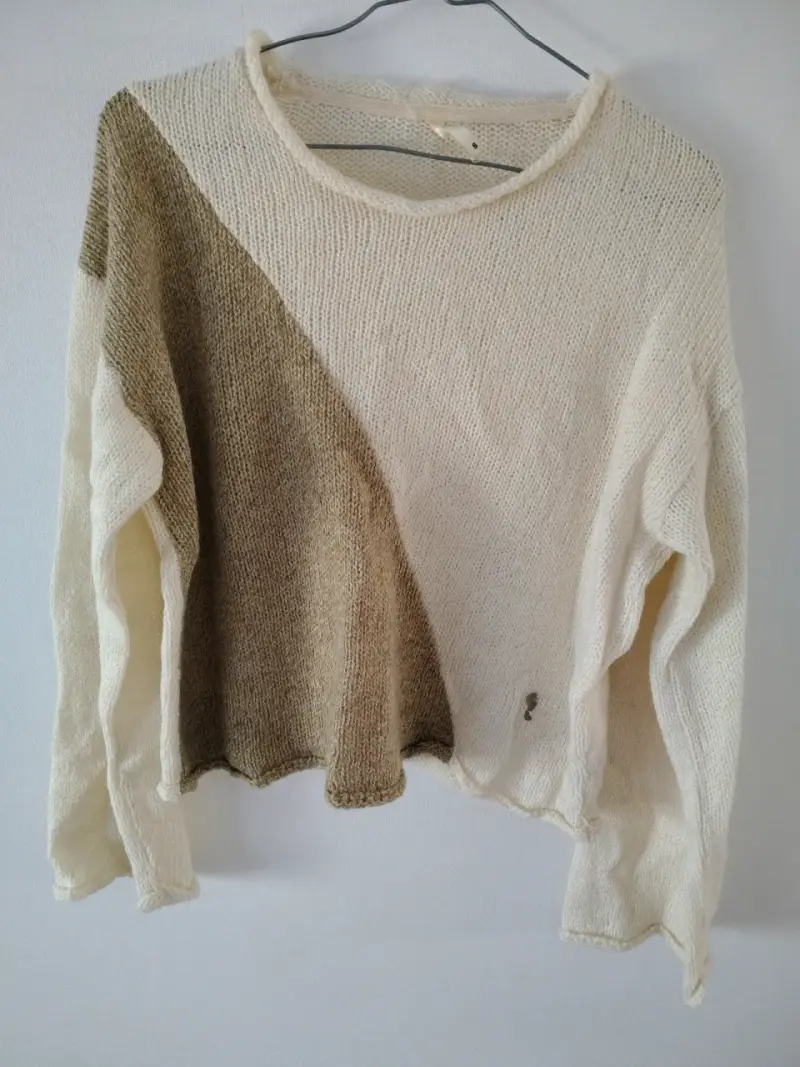 Suéter de lana beige y blanco