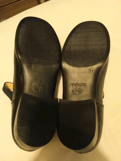 Zapatos negros de tacón - miniatura 2