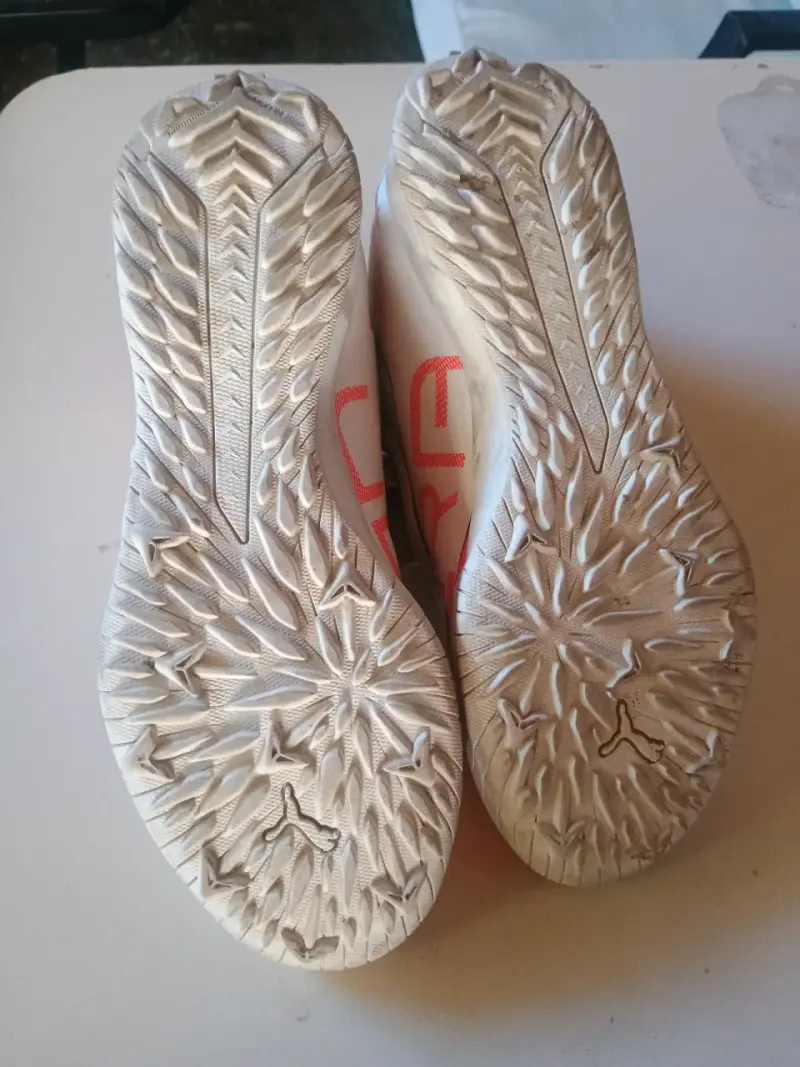 Zapatillas deportivas blancas y rojas - 4