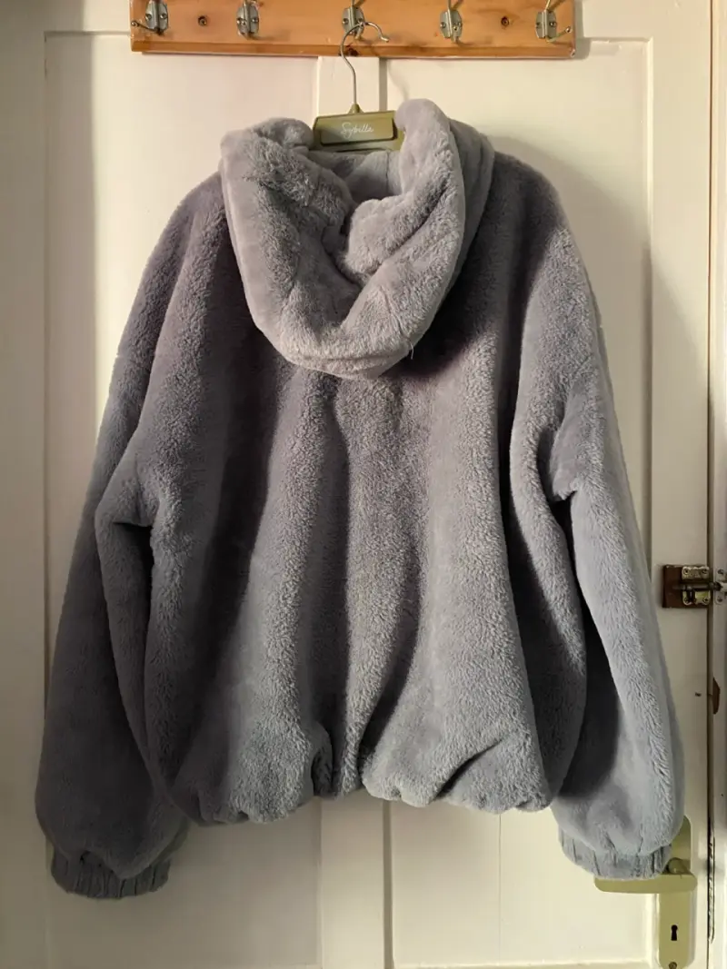 Abrigo peludo gris - 2