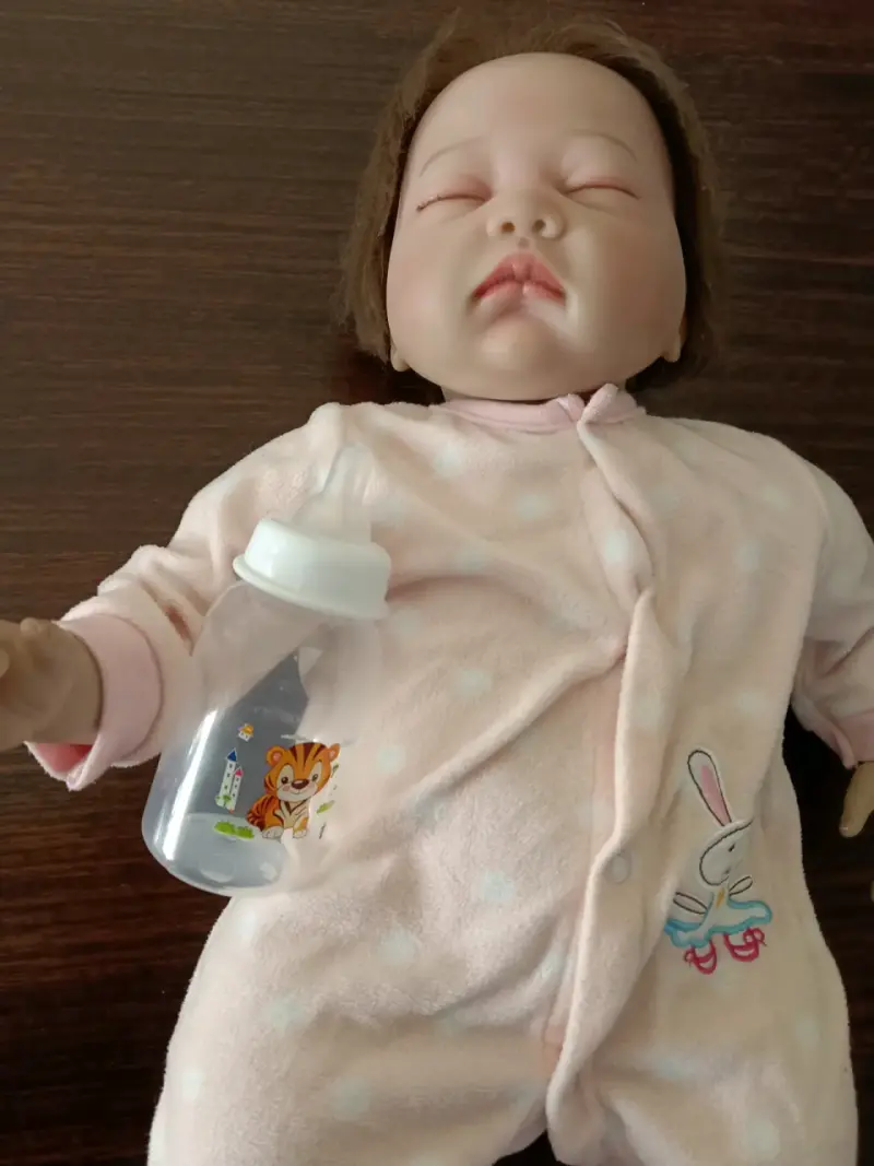 Muñeca bebé realista con pijama - 2