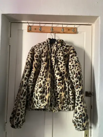 Abrigo de leopardo - miniatura 1