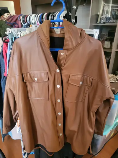 Nueva!!! Chaqueta ecocuero marrón con capucha L - miniatura 1