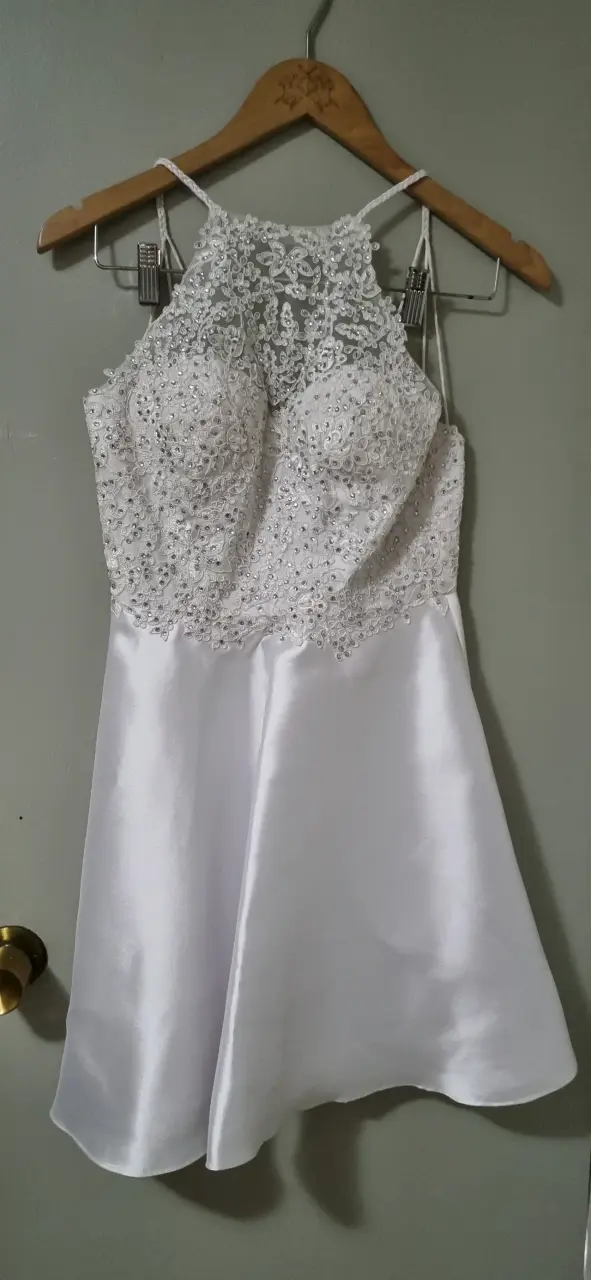Vestido de novia blanco con encaje