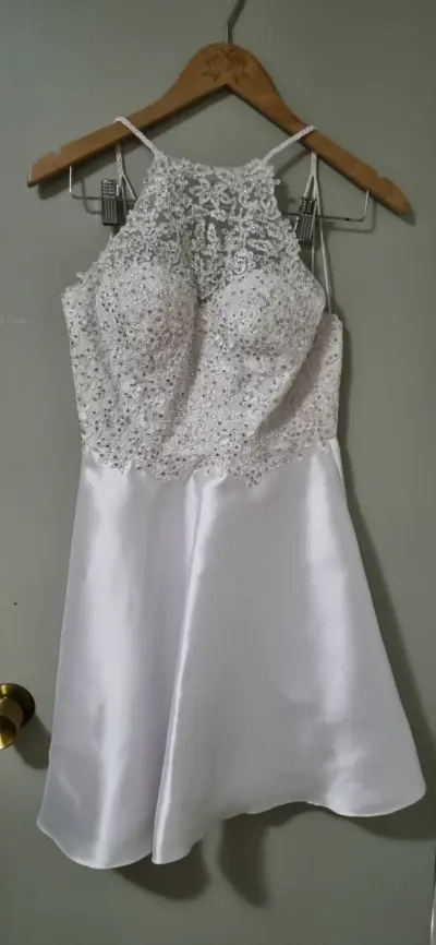 Vestido de novia blanco con encaje - miniatura 1