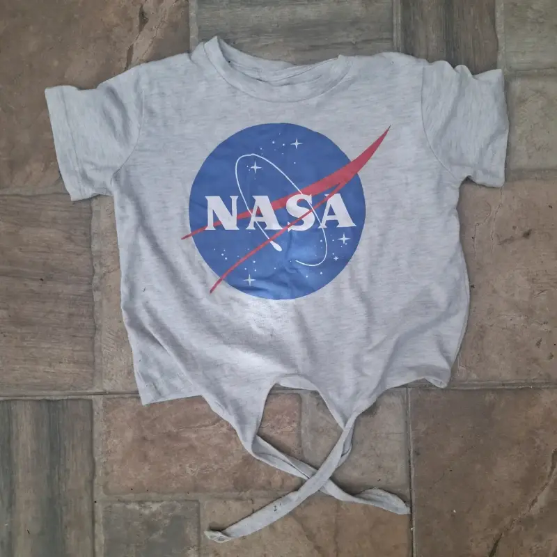 Polera gris NASA para niños