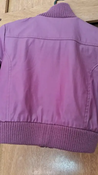 Chaqueta cuerinabmorada de niña - miniatura 5