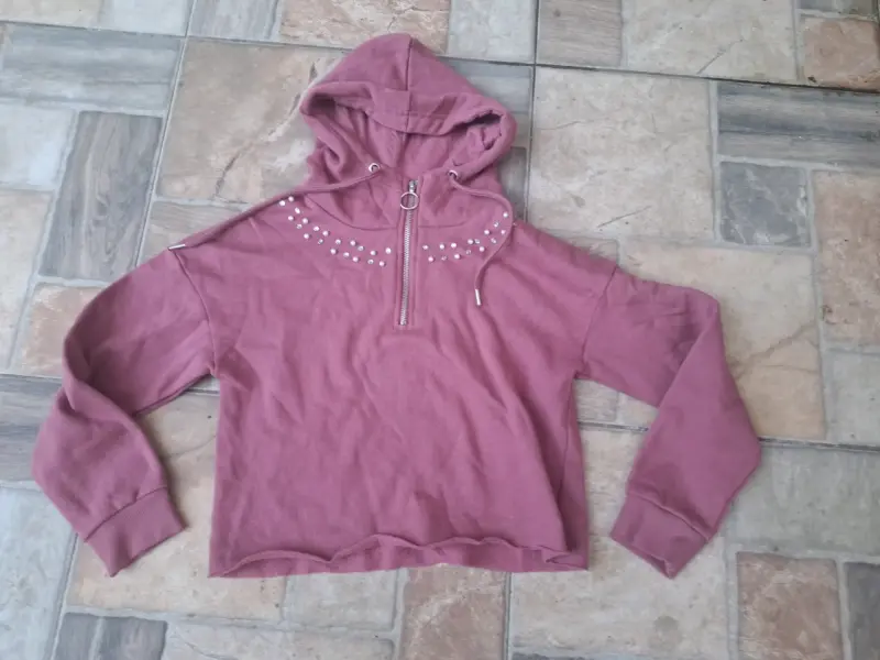 Polerón rosado con capucha