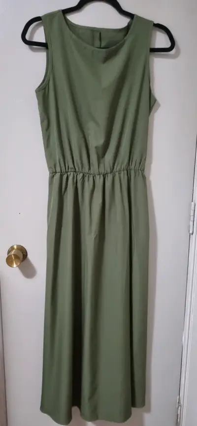Vestido verde sin mangas - miniatura 1