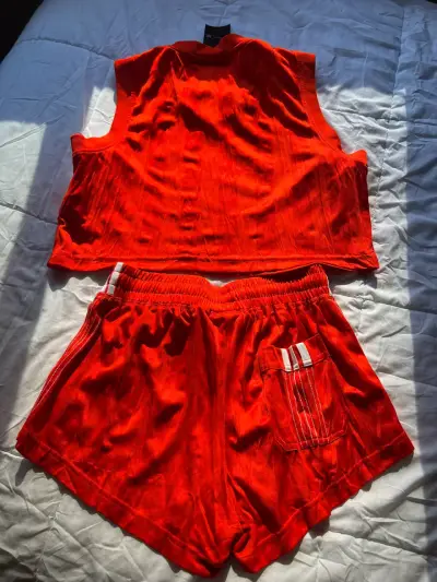 Conjunto deportivo adidas original rojo sin mangas - miniatura 2