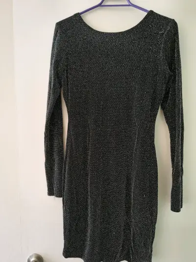 Vestido negro brillante talla m - miniatura 1