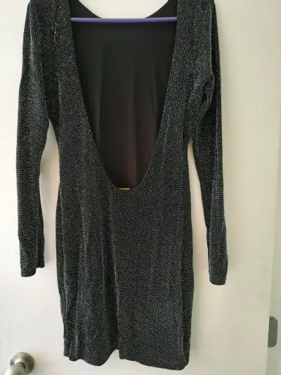Vestido negro brillante talla m - miniatura 2