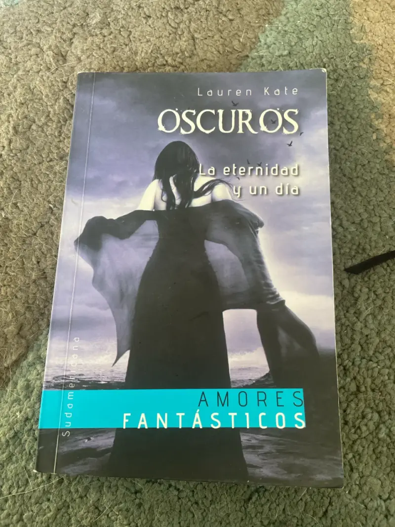 Libro Oscuros: La eternidad y un día - 1