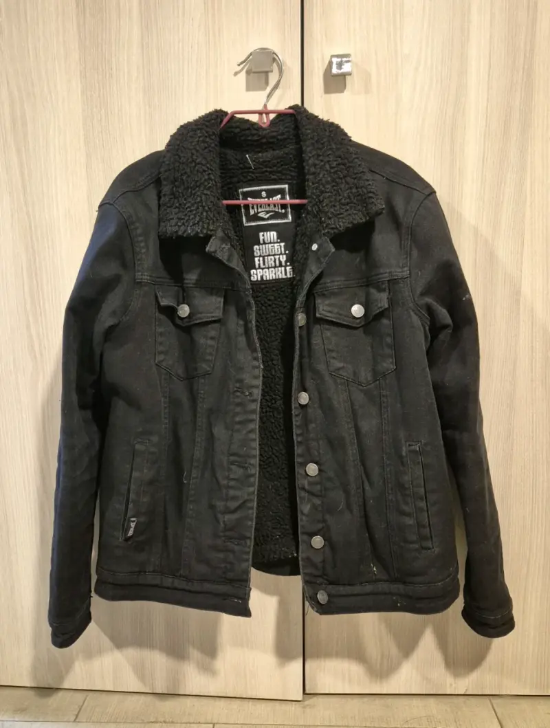 Chaqueta negra con forro polar - 1