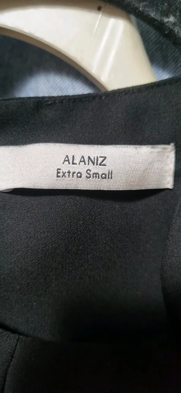 Blusa negra sin mangas - 3