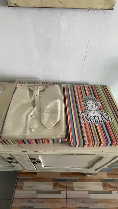 Chaleco satinado beige elegante - miniatura 4