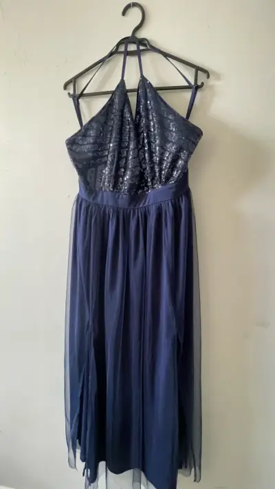 Vestido azul con lentejuelas - miniatura 2