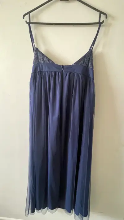 Vestido azul con lentejuelas - miniatura 3