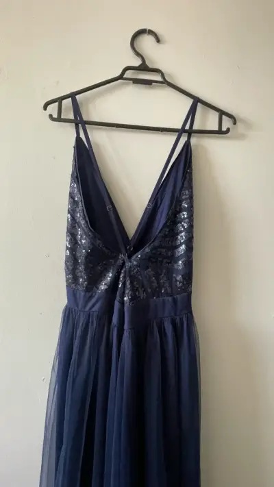 Vestido azul con lentejuelas - miniatura 5