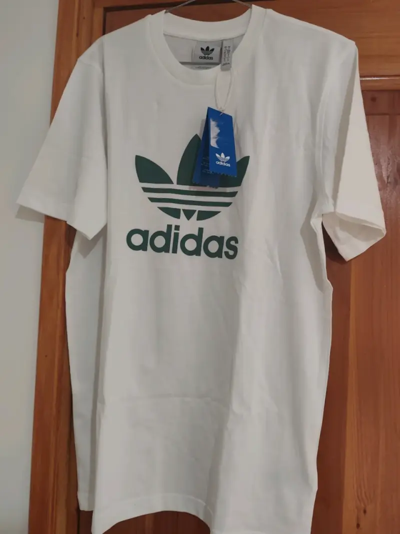 Polera blanca Adidas con logo verde - 1