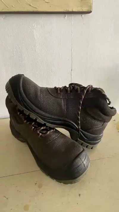Botas de trabajo negras nuevas - miniatura 4