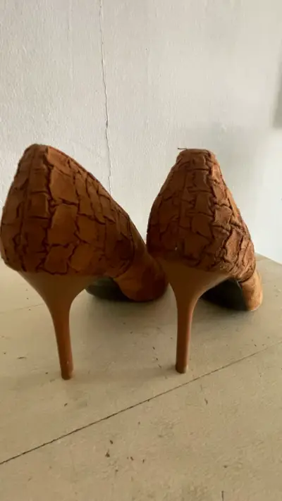 Tacones altos marrones - miniatura 1