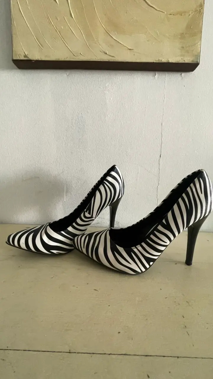Tacones altos de cebra blanco y negro - 6