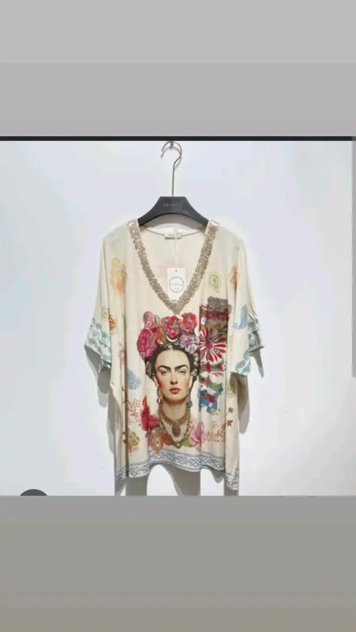 Blusa estampada con arte floral - 6