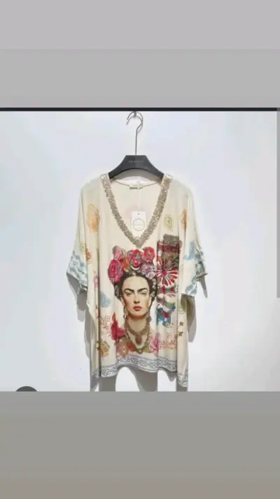 Blusa estampada con arte floral - miniatura 6