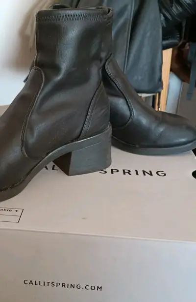 Botines negros de cuero - miniatura 1