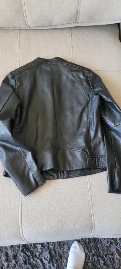 Chaqueta de cuero negra - miniatura 2