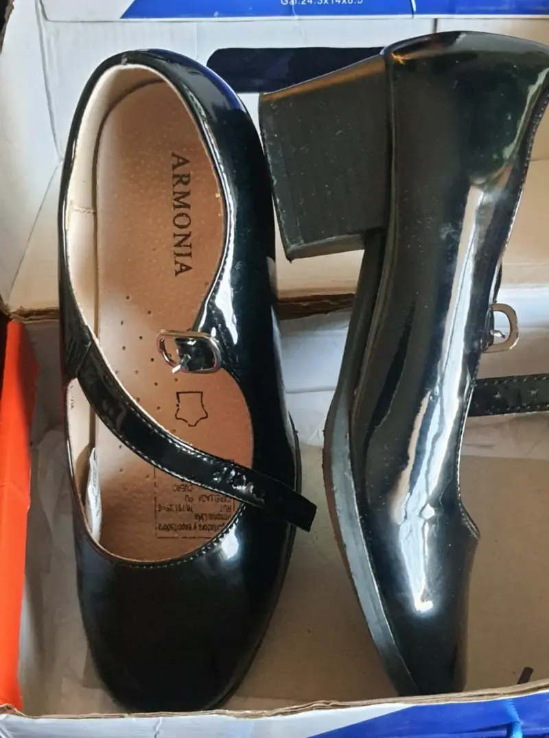 Zapatos de charol negro