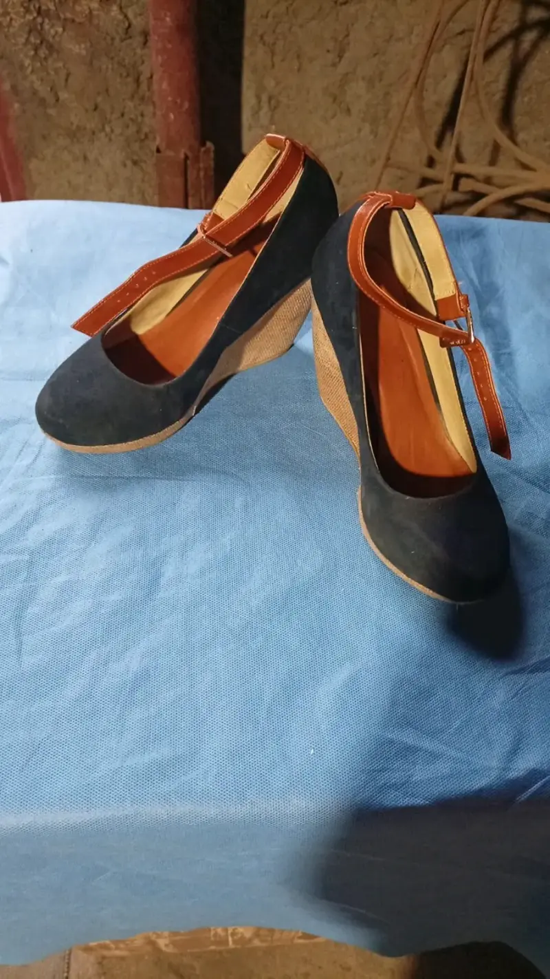 Zapatos de tacón con pulsera