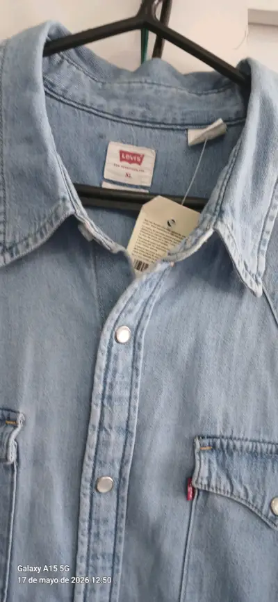 Camisa de mezclilla azul claro - miniatura 2