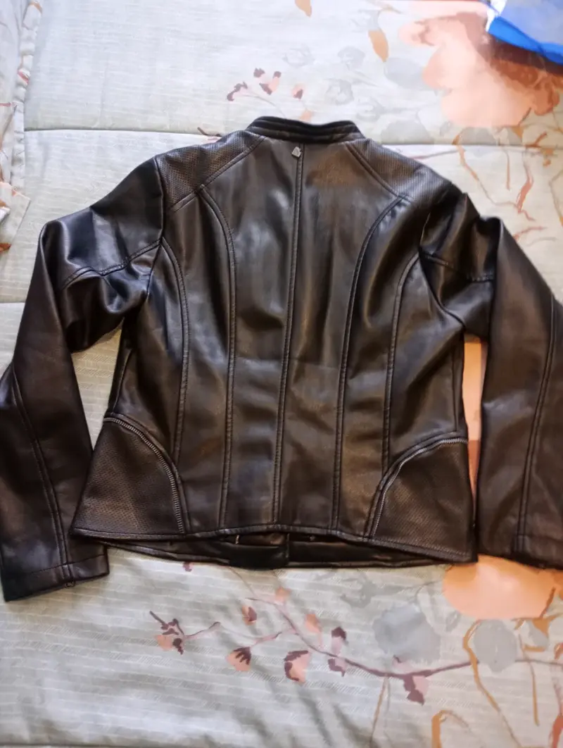 Chaqueta de cuero negra - 4