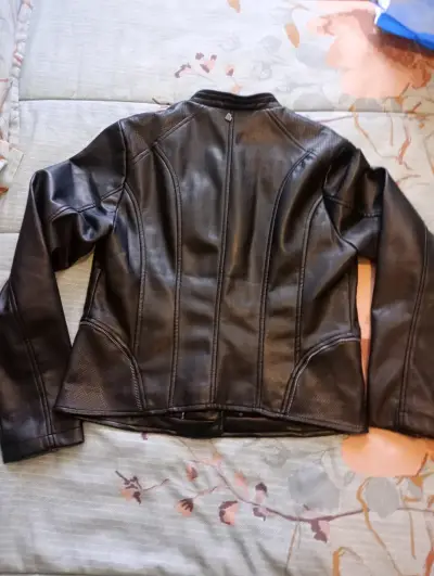 Chaqueta de cuero negra - miniatura 4