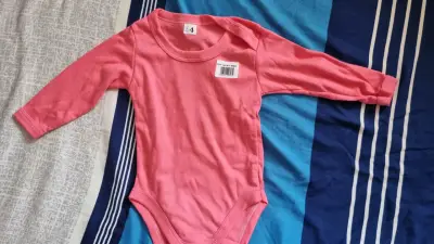 2x1 Conjunto de bodys rosados para bebé - miniatura 2